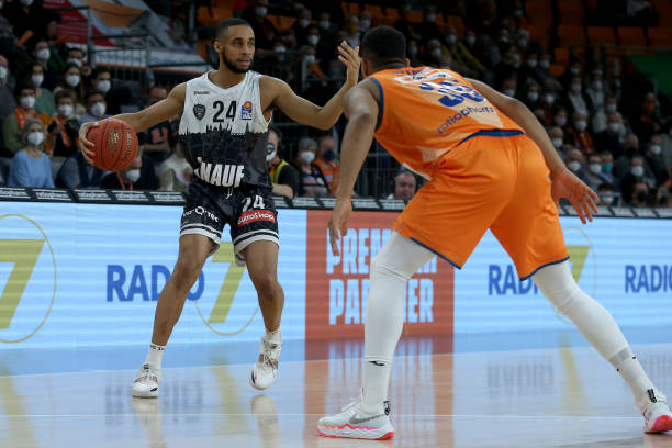 蓝军相继引 蓝军相继引